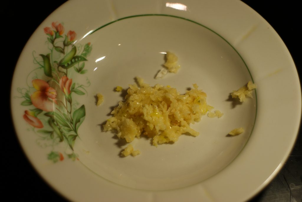 Фото рецепта - Куриные бедра жаренные в соево-медовом соусе - шаг 3