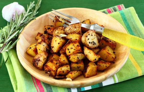 Запеченный картофель в мультиварке – полезно! Рецепты запеченного в мультиварке картофеля со специями, в сливках, с сыром, беконом и т.д.